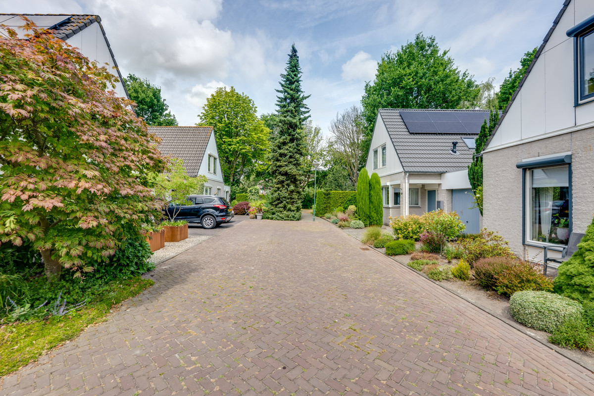 Twee-onder-één-kap te koop: Scholverbos 49, Rijen