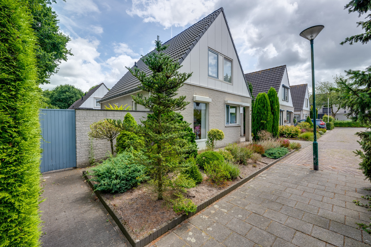 Twee-onder-één-kap te koop: Scholverbos 49, Rijen
