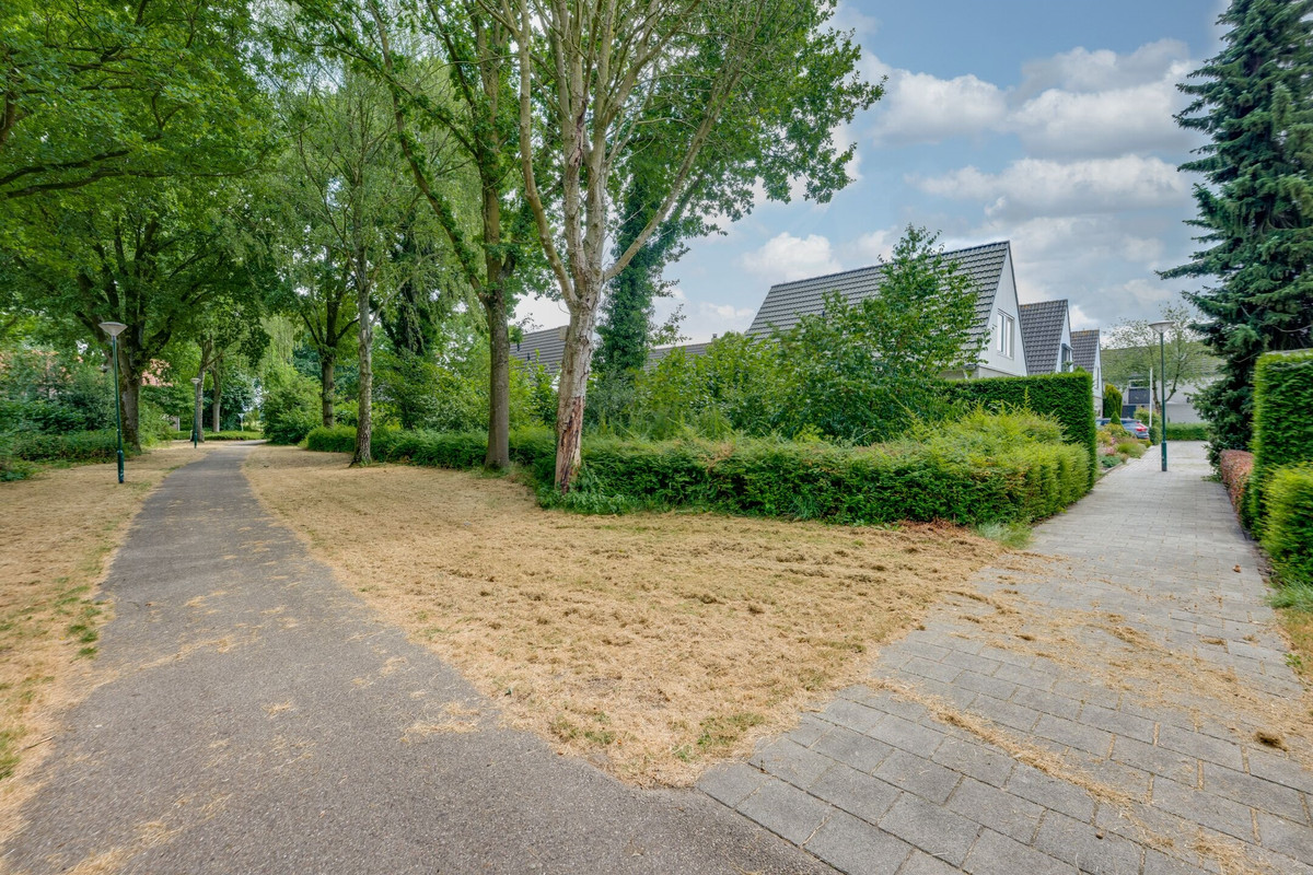 Twee-onder-één-kap te koop: Scholverbos 49, Rijen