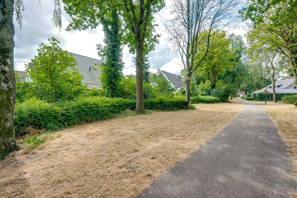 Twee-onder-één-kap te koop: Scholverbos 49, Rijen