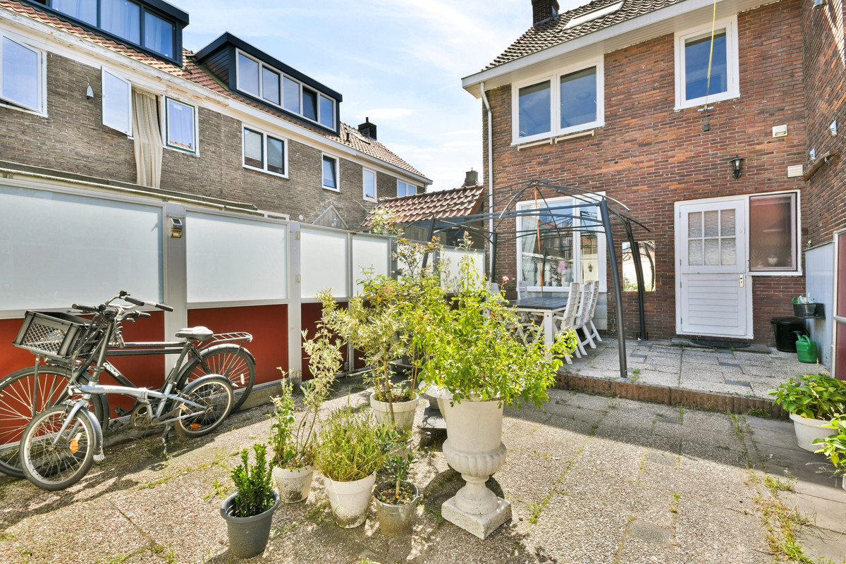 Hoekwoning te koop: Lijsterbesstraat 2, Zaandam