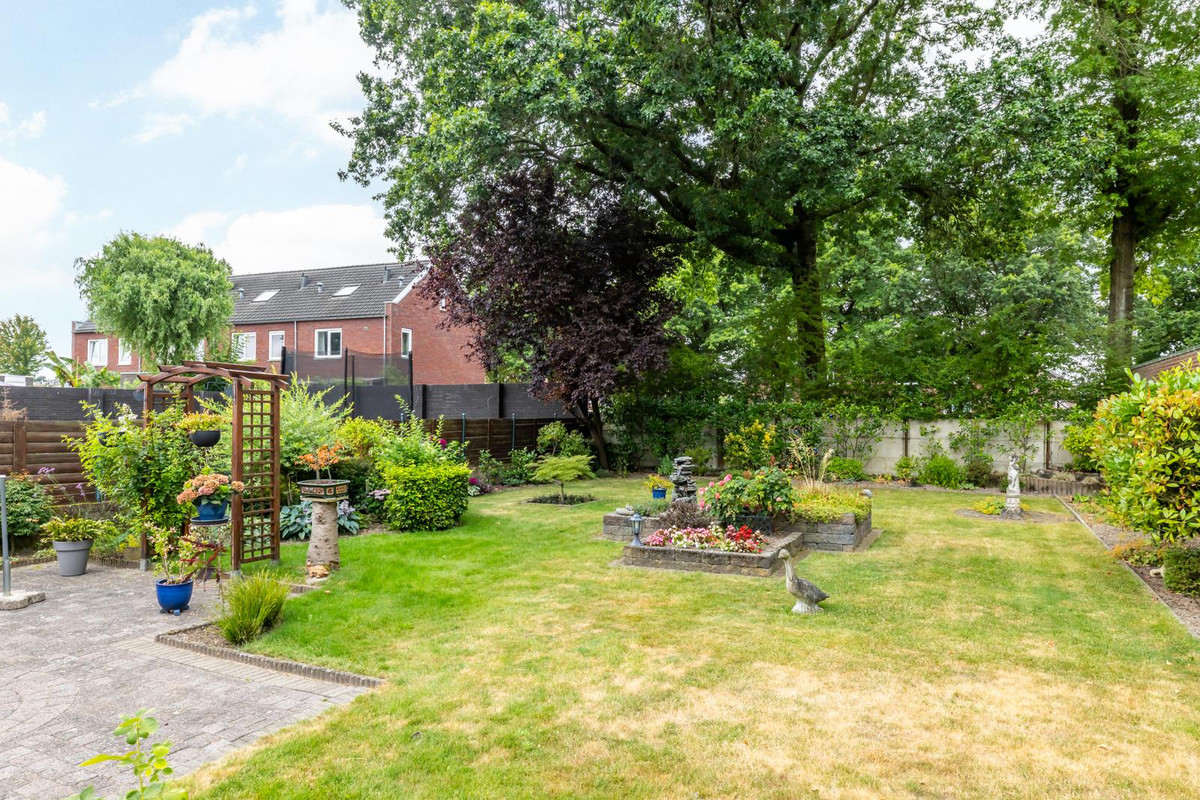 Tussenwoning te koop: Keizerstraat 22, Landgraaf