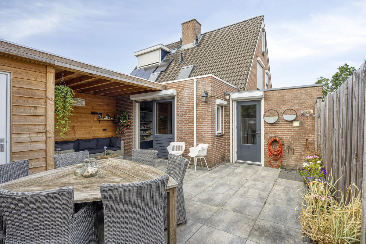 Twee-onder-één-kap te koop: Westlake 4, Steenbergen