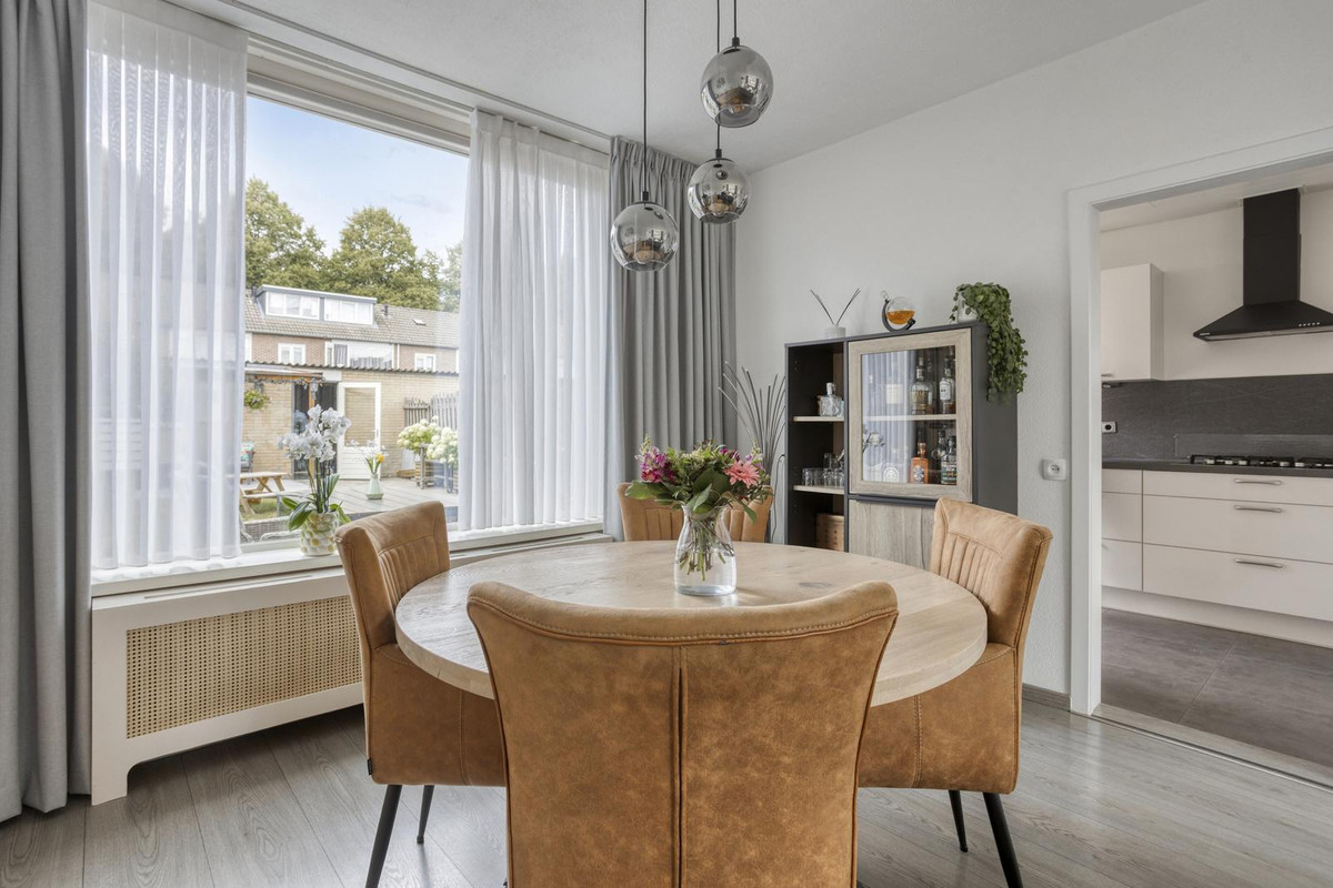 Tussenwoning te koop: Vivaldistraat 105, Tilburg