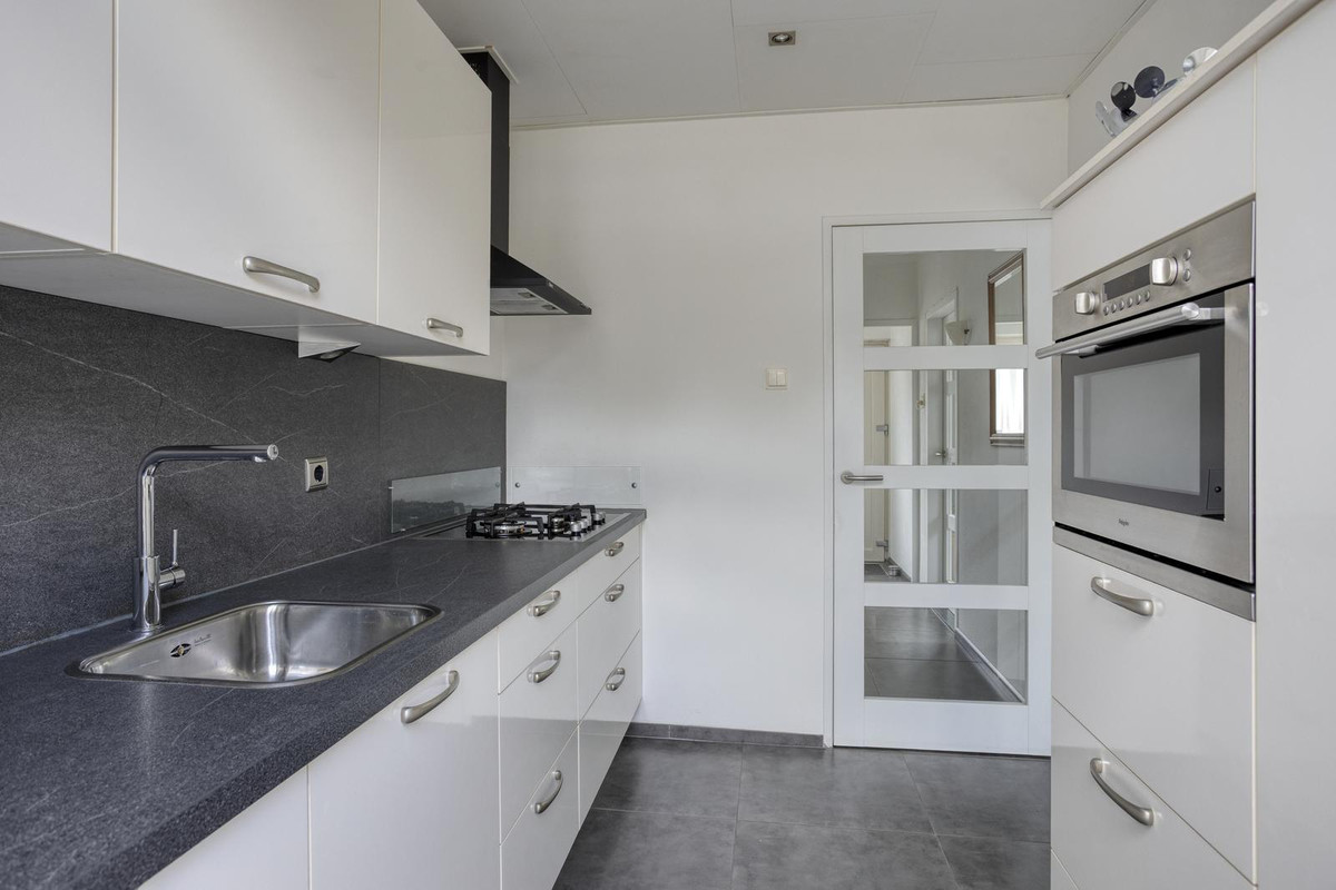 Tussenwoning te koop: Vivaldistraat 105, Tilburg