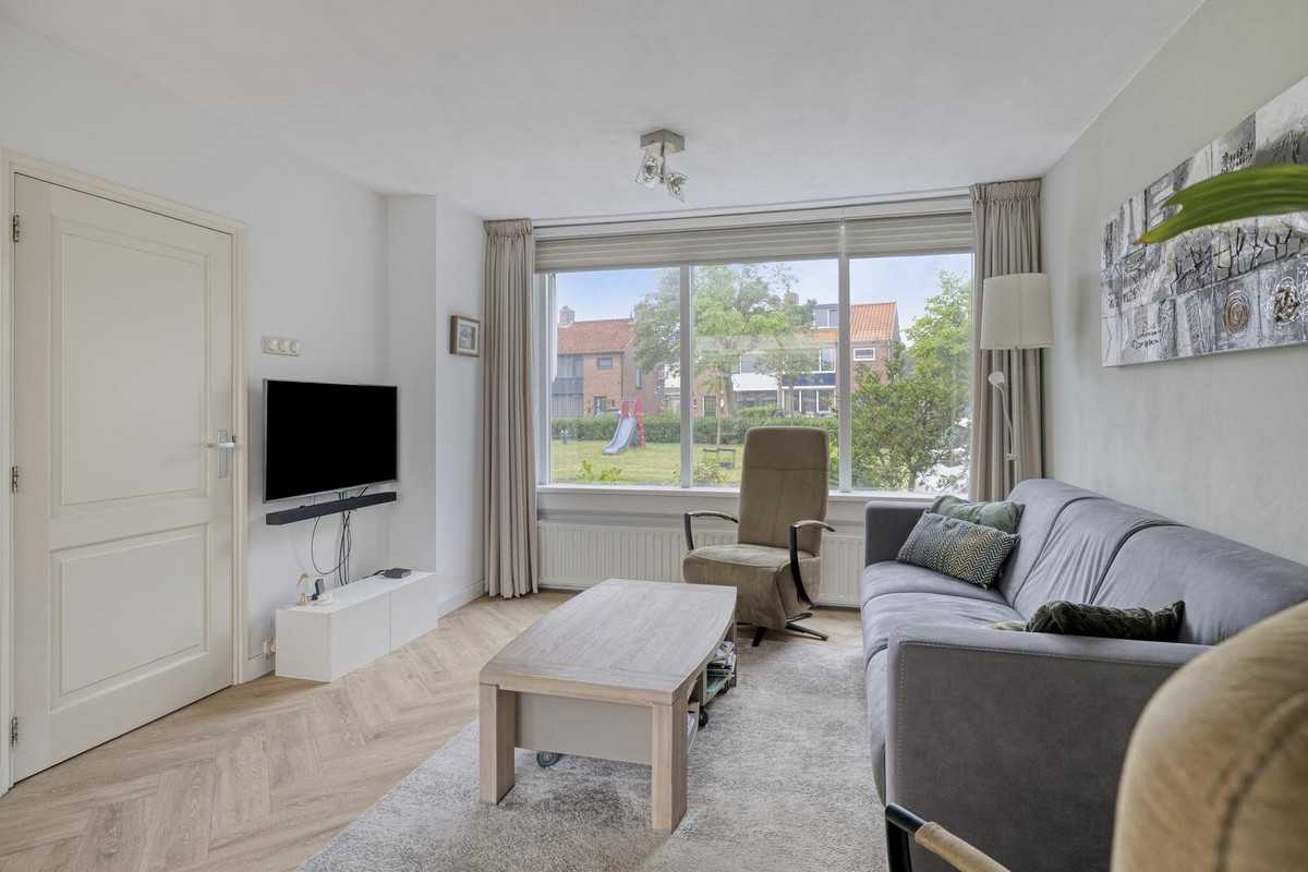 Twee-onder-één-kap te koop: Parklaan 15, Prinsenbeek