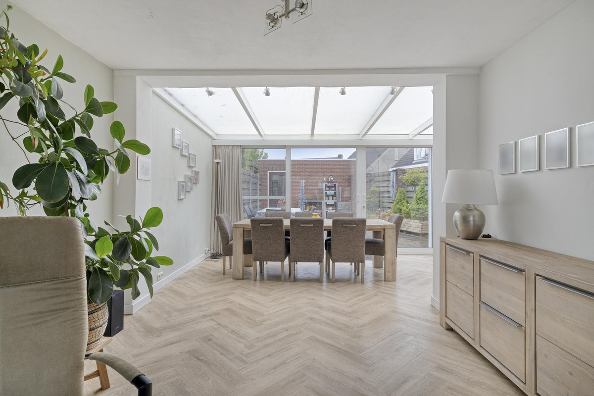 Twee-onder-één-kap te koop: Parklaan 15, Prinsenbeek