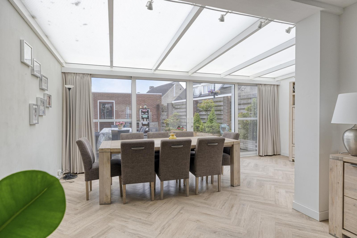 Twee-onder-één-kap te koop: Parklaan 15, Prinsenbeek