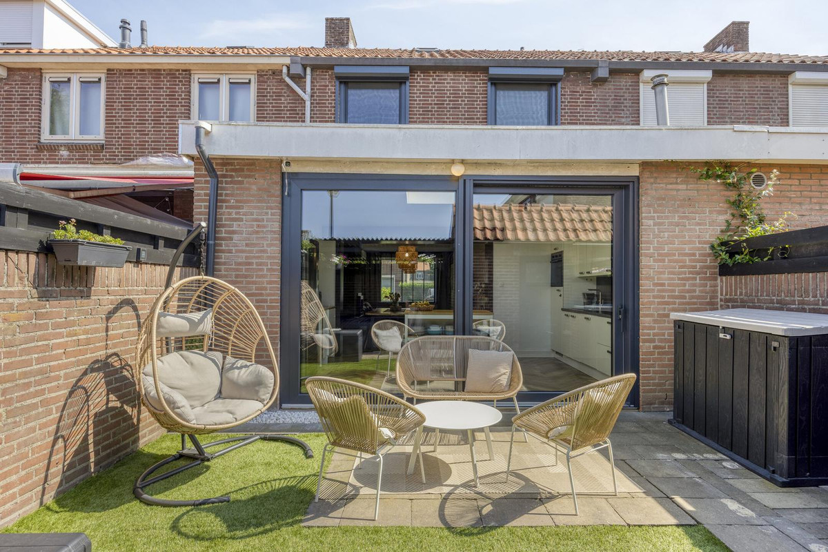 Tussenwoning te koop: Burgemeester Ploegmakerslaan 79, Oss