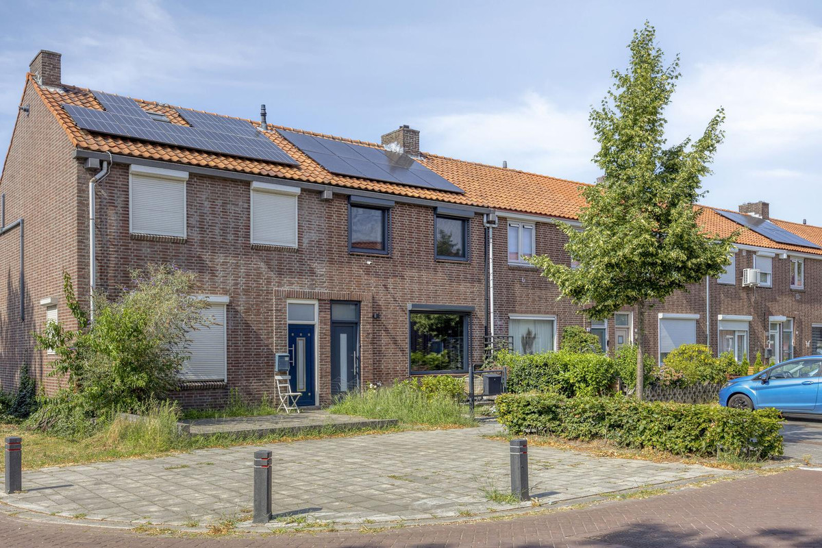 Tussenwoning te koop: Burgemeester Ploegmakerslaan 79, Oss