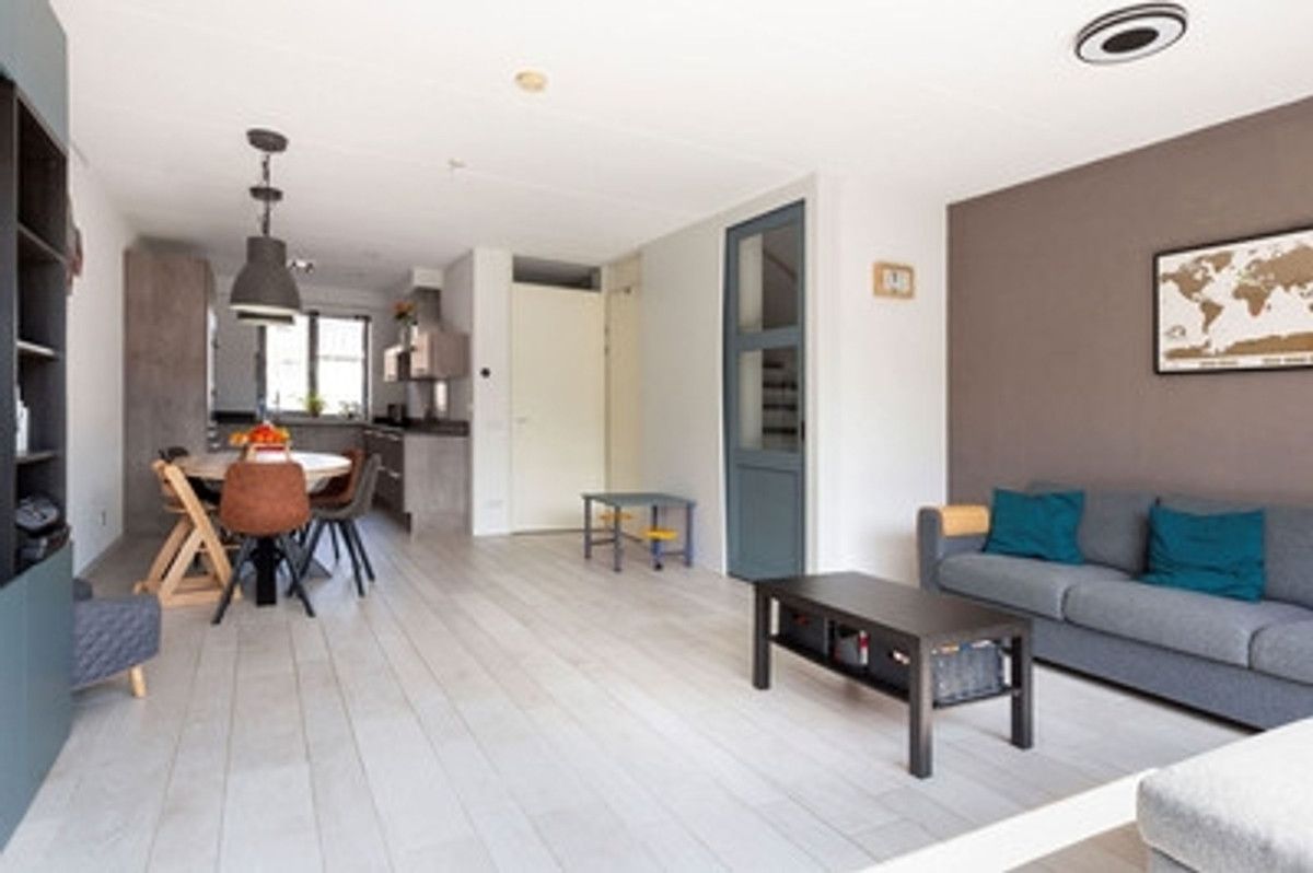 Tussenwoning te huur: Amaterasuhof 33, Almere