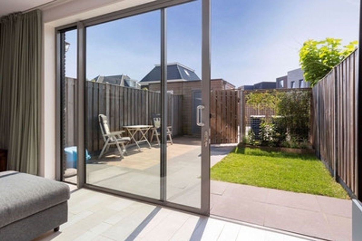 Tussenwoning te huur: Amaterasuhof 33, Almere
