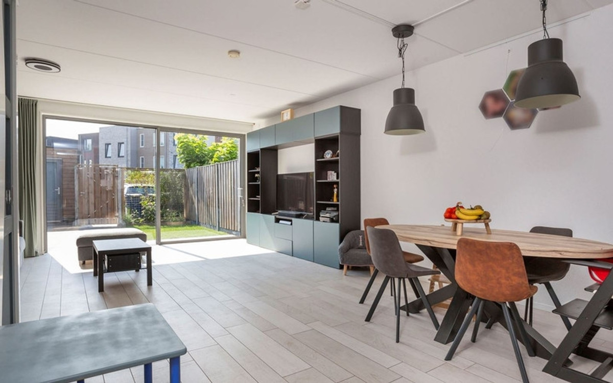 Tussenwoning te huur: Amaterasuhof 33, Almere