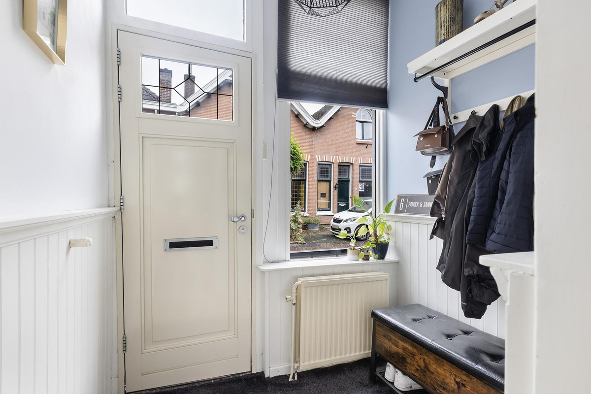 Tussenwoning te koop: De la Reystraat 6, Dordrecht