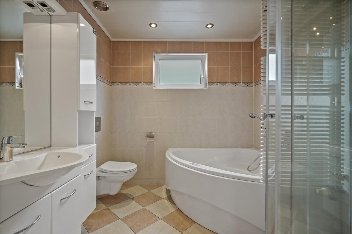Appartement te koop: Meidoornstraat 128C, 'S-Gravenhage