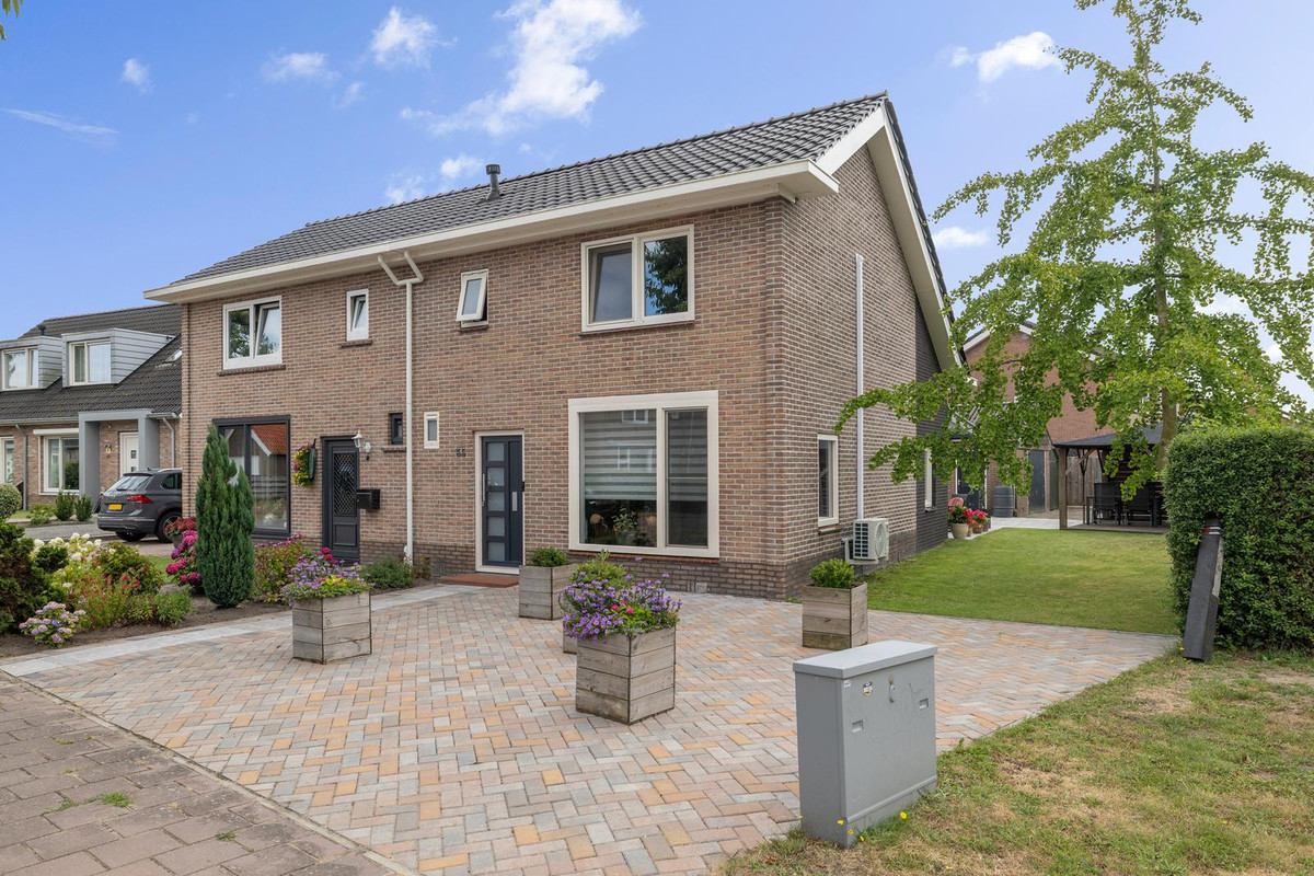 Twee-onder-één-kap te koop: Spanjaardspad 35, Schoonebeek