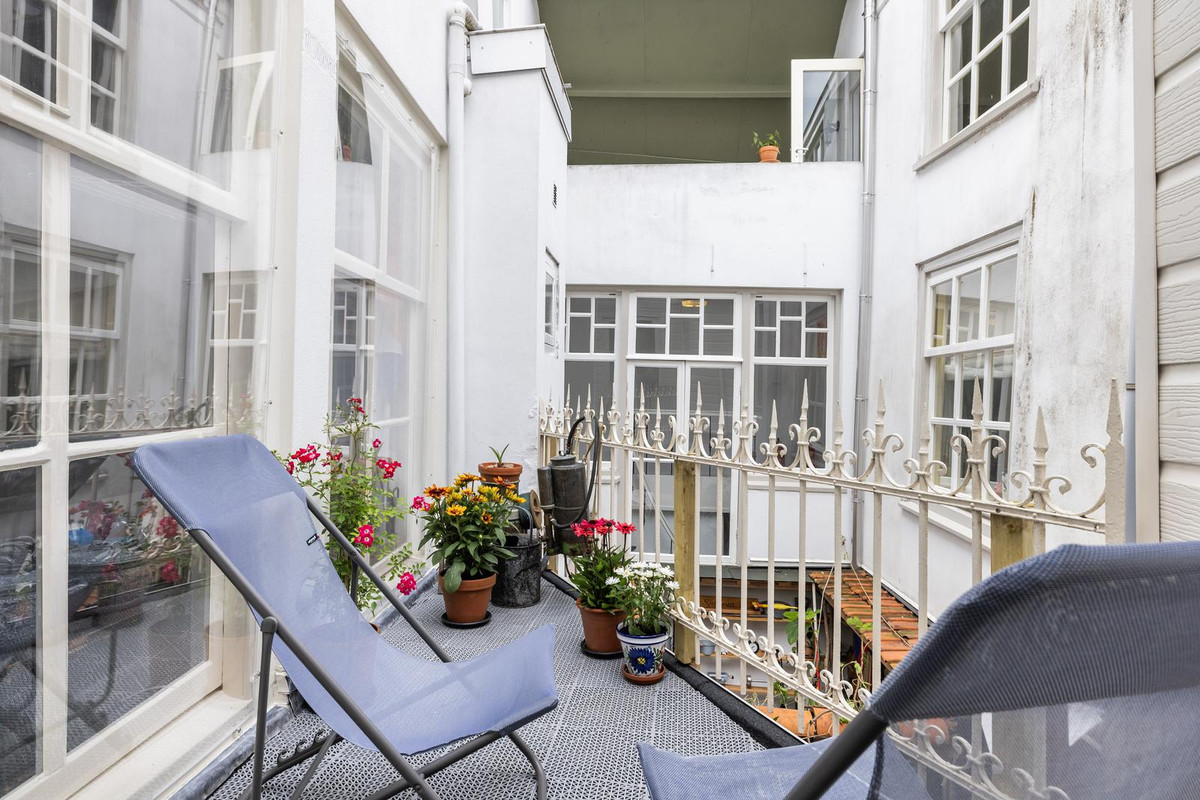Tussenwoning te koop: Voorstraat 165A, Dordrecht
