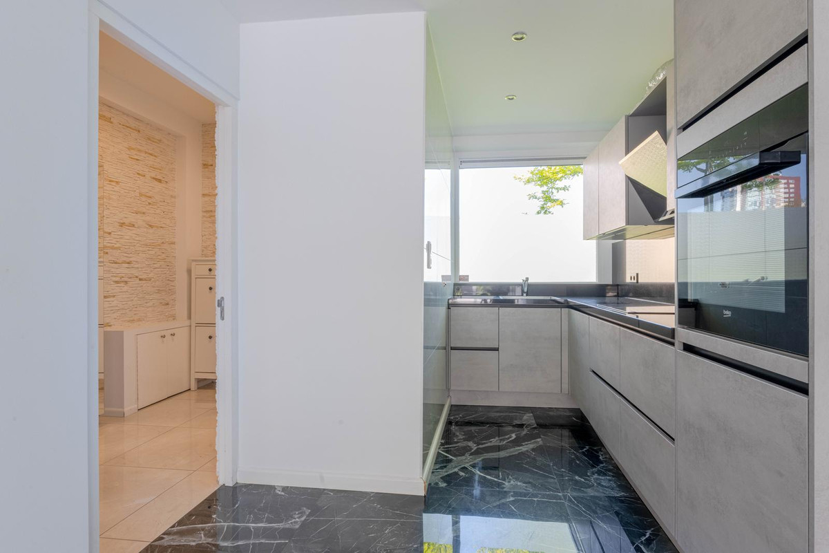 Tussenwoning te koop: Ellewoutsdijkstraat 214, Rotterdam