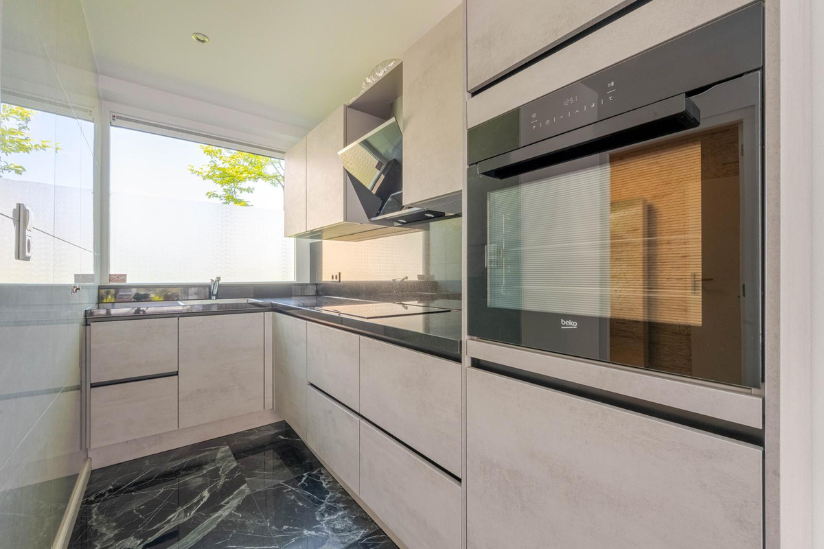 Tussenwoning te koop: Ellewoutsdijkstraat 214, Rotterdam