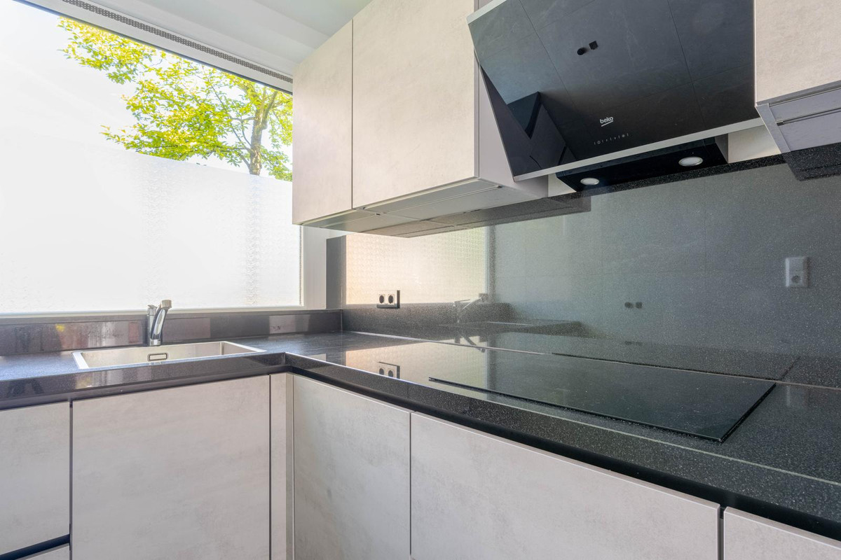 Tussenwoning te koop: Ellewoutsdijkstraat 214, Rotterdam