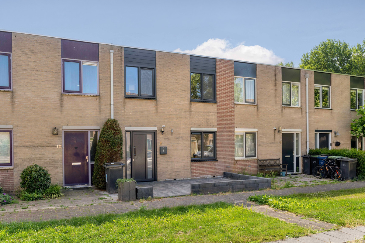 Tussenwoning te koop: Zonnebloemweg 8, Almere
