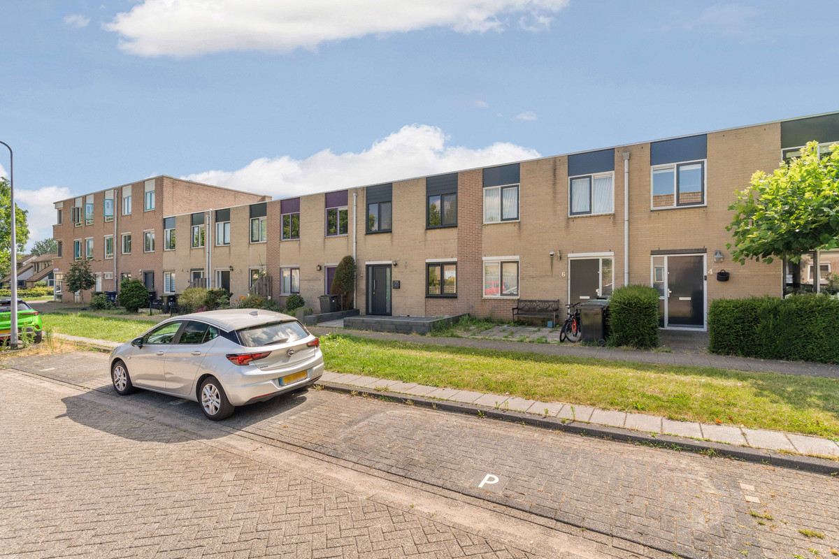 Tussenwoning te koop: Zonnebloemweg 8, Almere