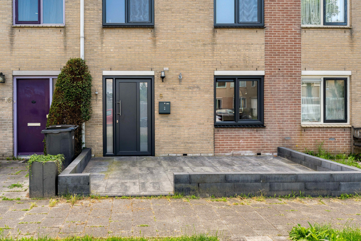 Tussenwoning te koop: Zonnebloemweg 8, Almere