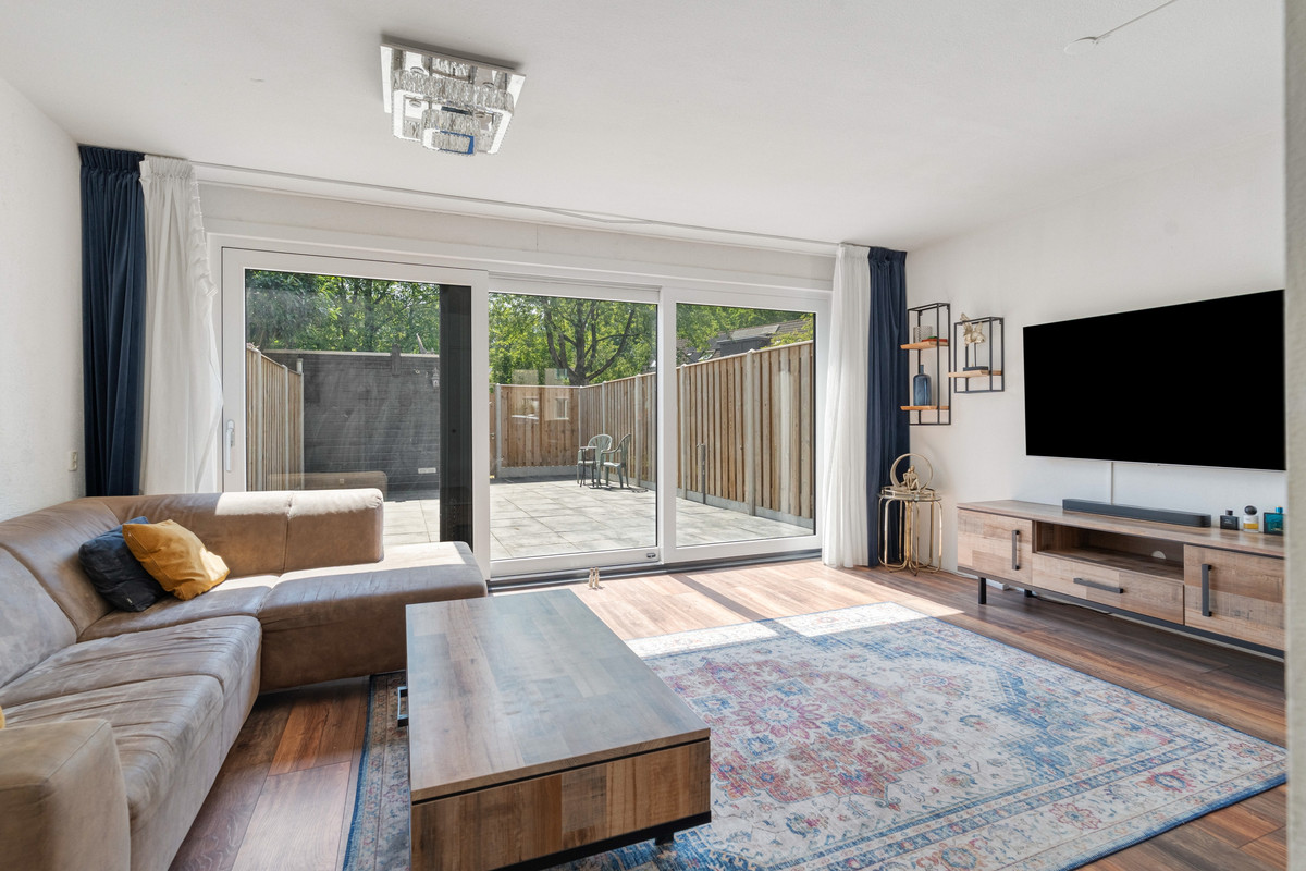 Tussenwoning te koop: Zonnebloemweg 8, Almere