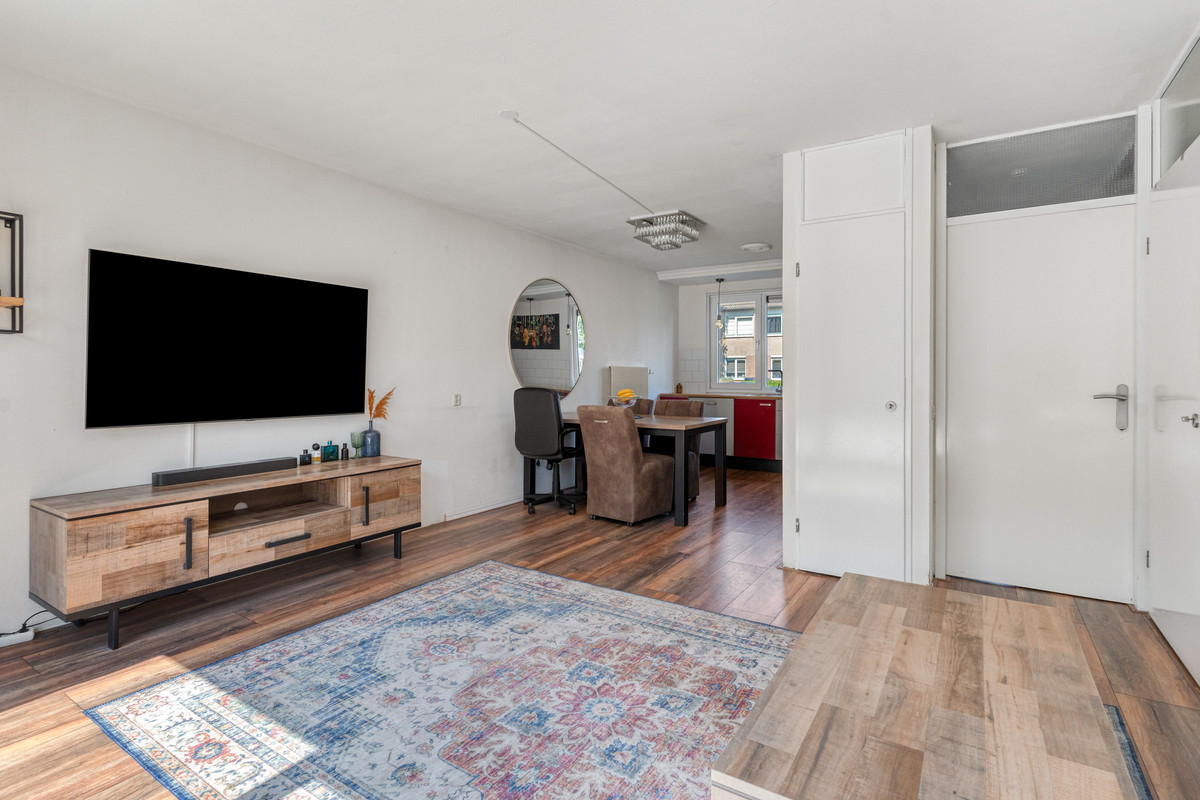 Tussenwoning te koop: Zonnebloemweg 8, Almere