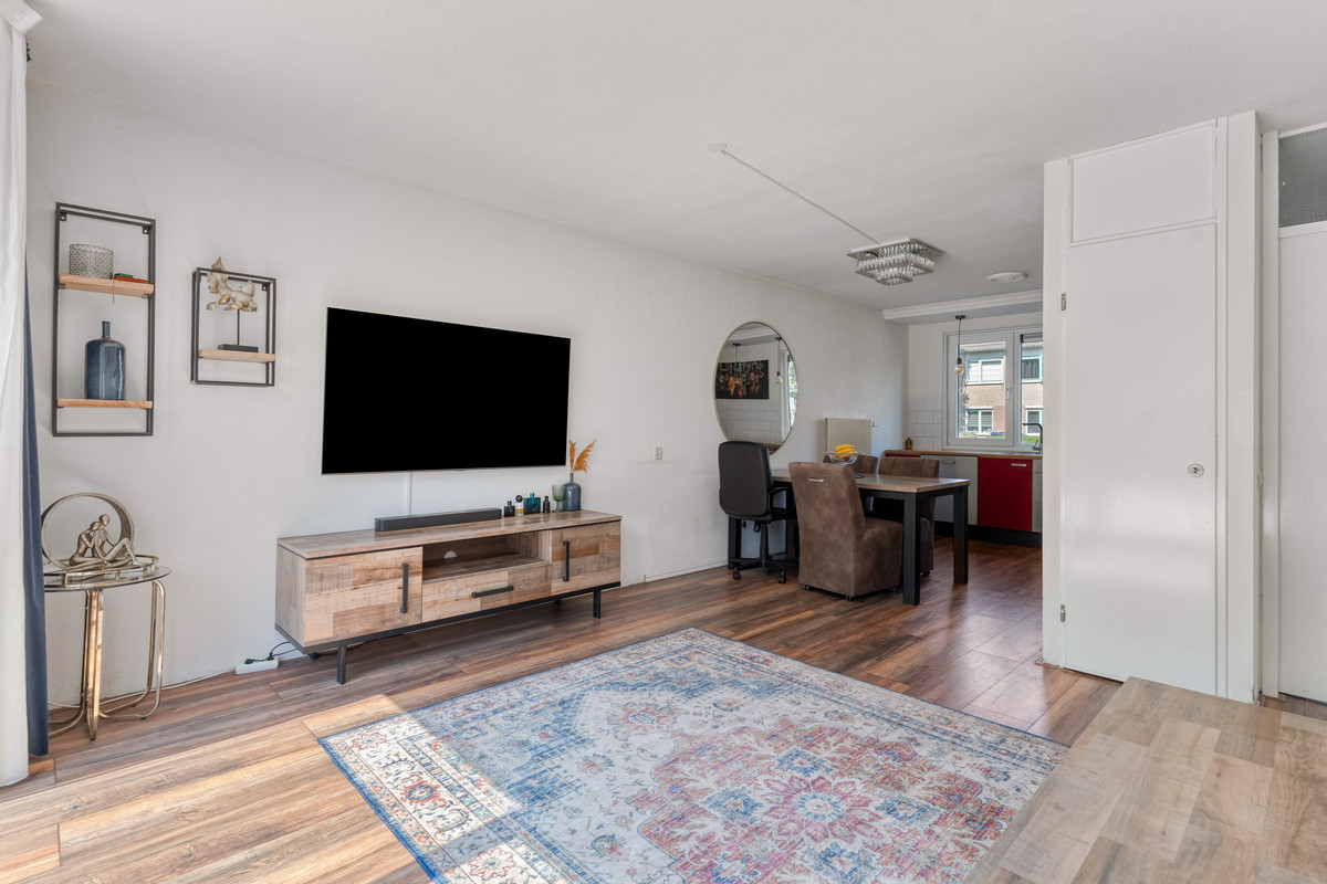 Tussenwoning te koop: Zonnebloemweg 8, Almere