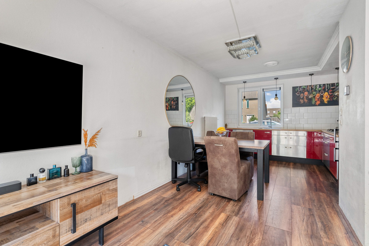 Tussenwoning te koop: Zonnebloemweg 8, Almere