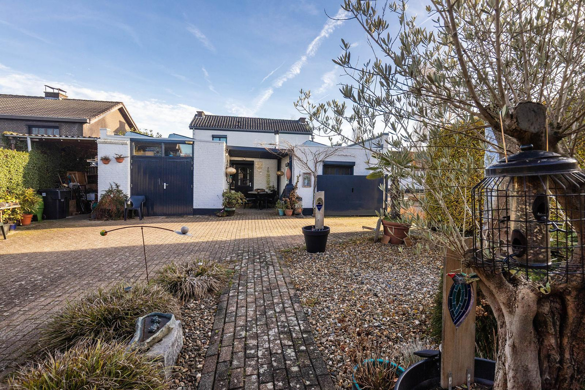 Vrijstaande woning te koop: Koolweg 111, Elsloo