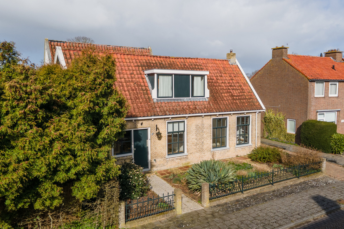 Hoekwoning te koop: Cynthia Lenigestraat 1, Makkum
