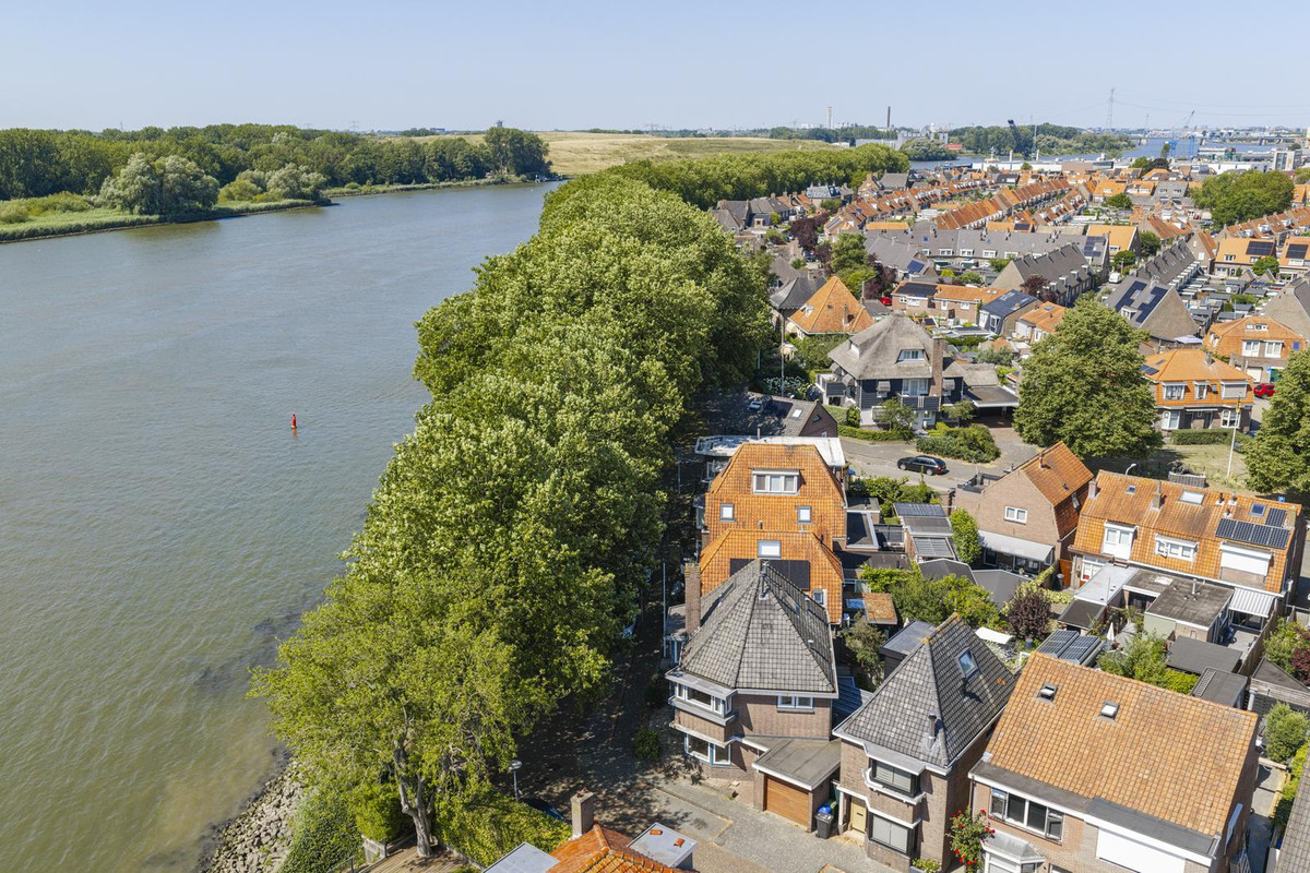 Vrijstaande woning te koop: Oosterstraat 11, Sliedrecht