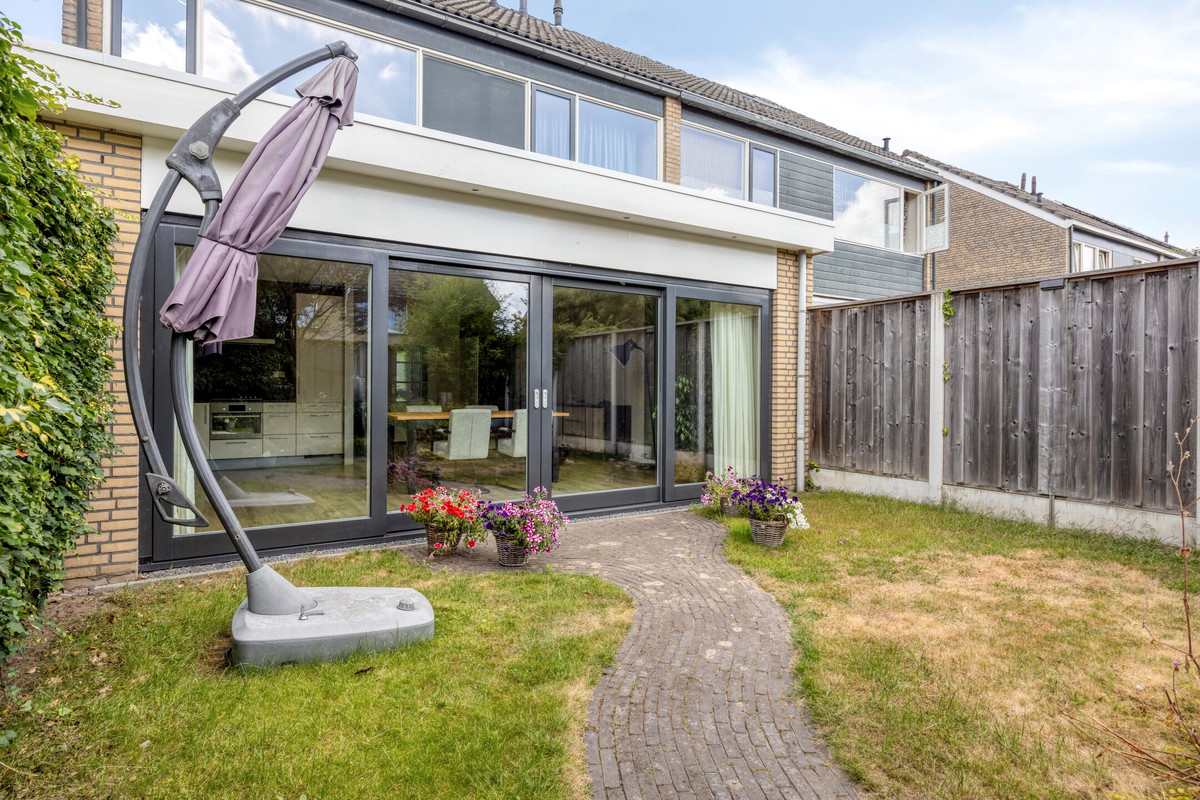 Twee-onder-één-kap te koop: Clematisstraat 25, Denekamp