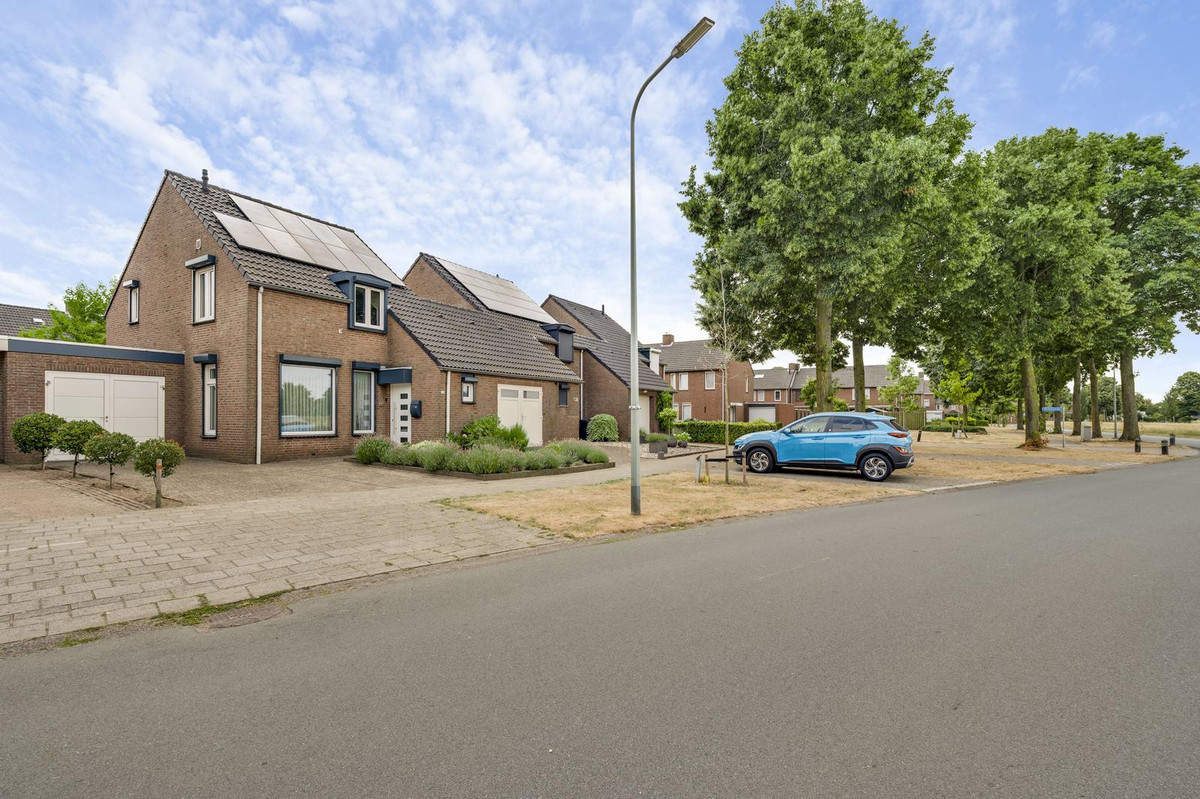 Tussenwoning te koop: Florastraat 140, Nederweert