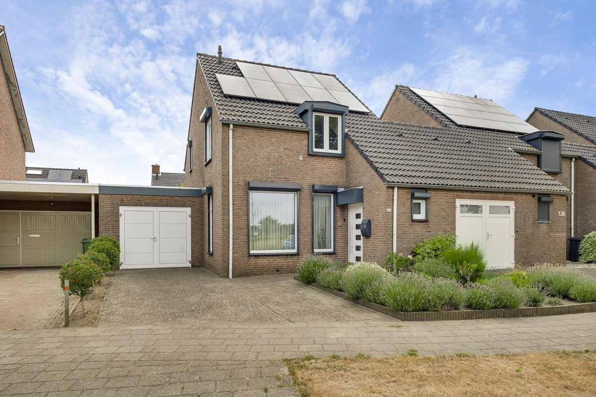 Tussenwoning te koop: Florastraat 140, Nederweert