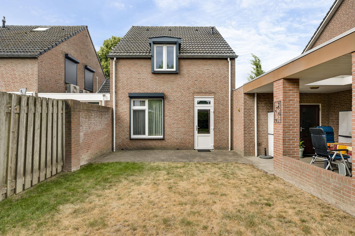 Tussenwoning te koop: Florastraat 140, Nederweert