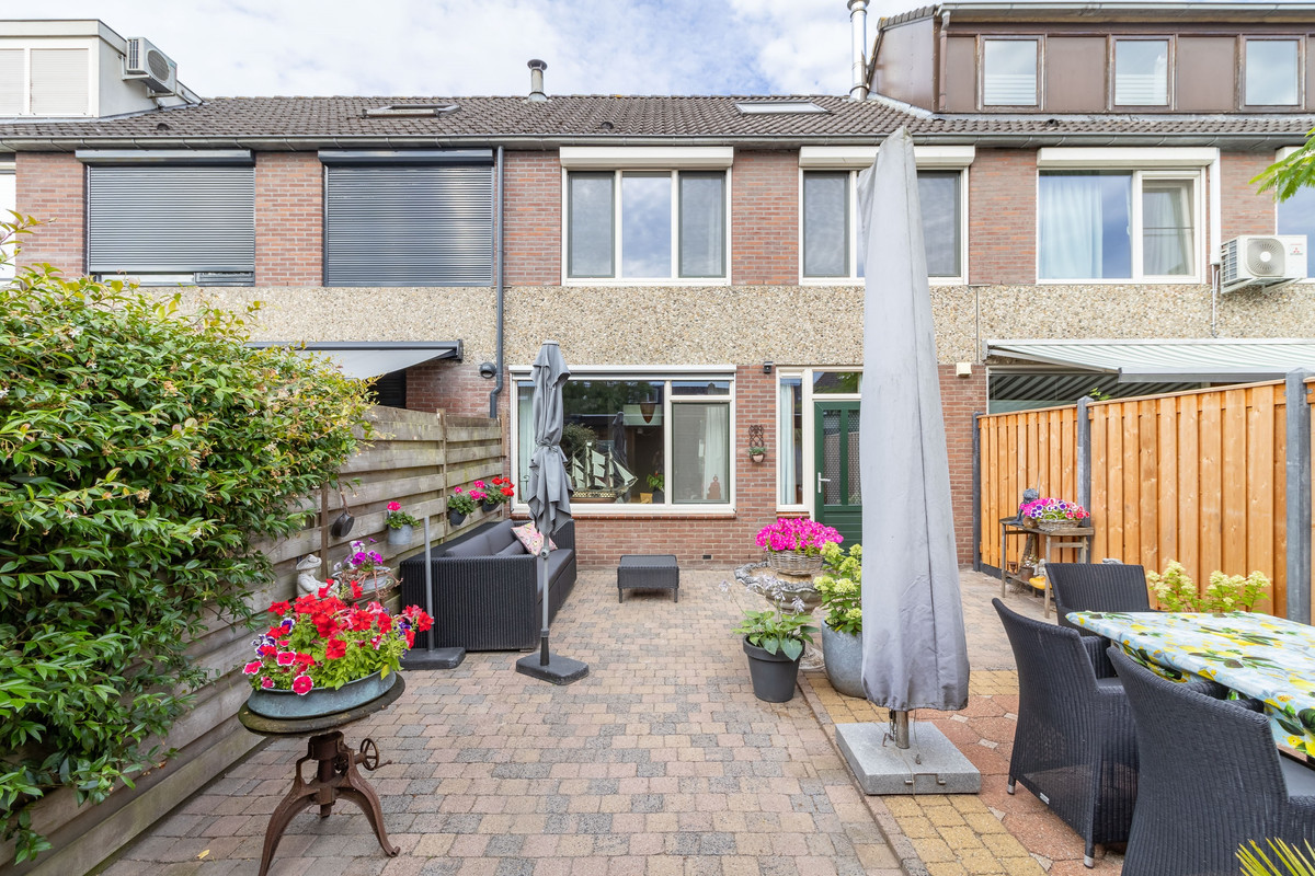 Tussenwoning te koop: Beethovenlaan 14, Bunschoten-Spakenburg