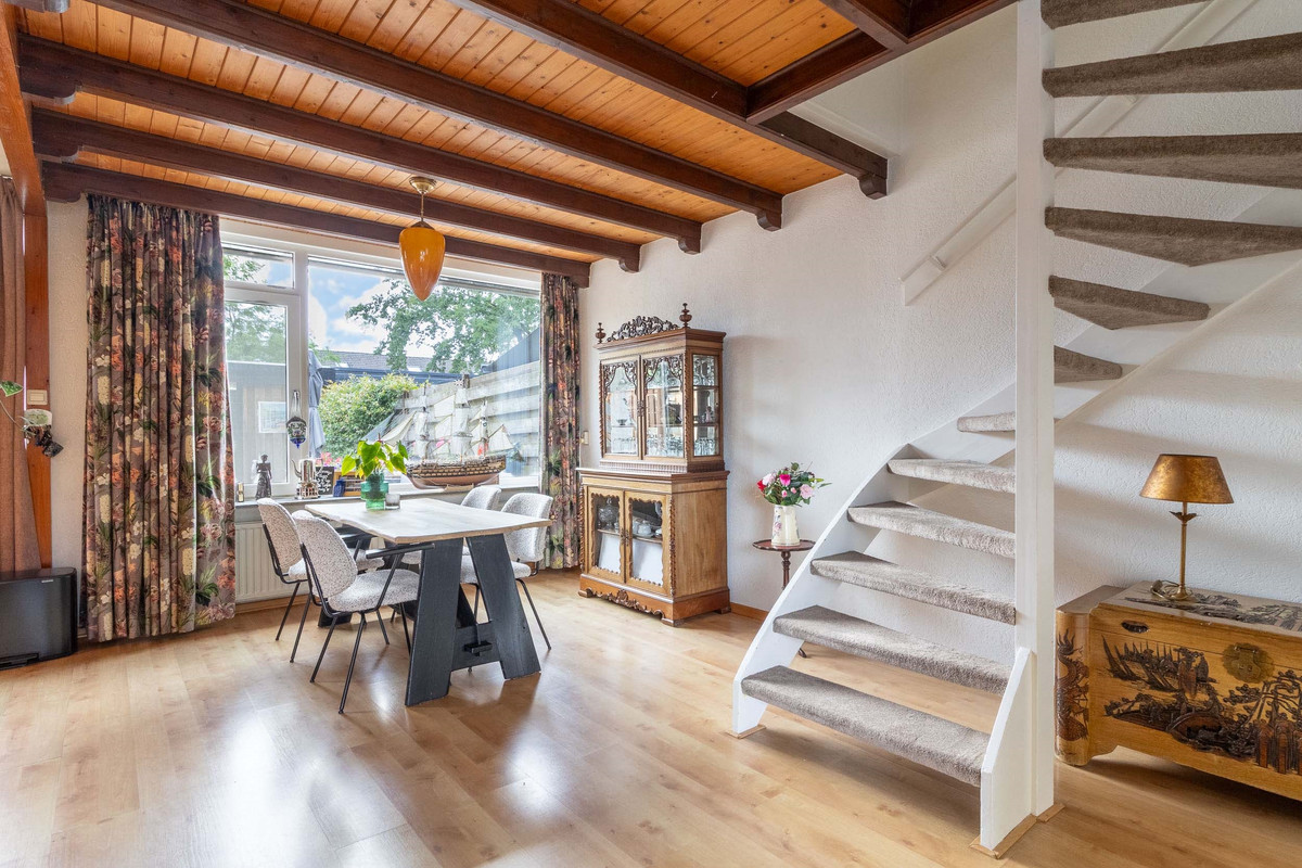 Tussenwoning te koop: Beethovenlaan 14, Bunschoten-Spakenburg