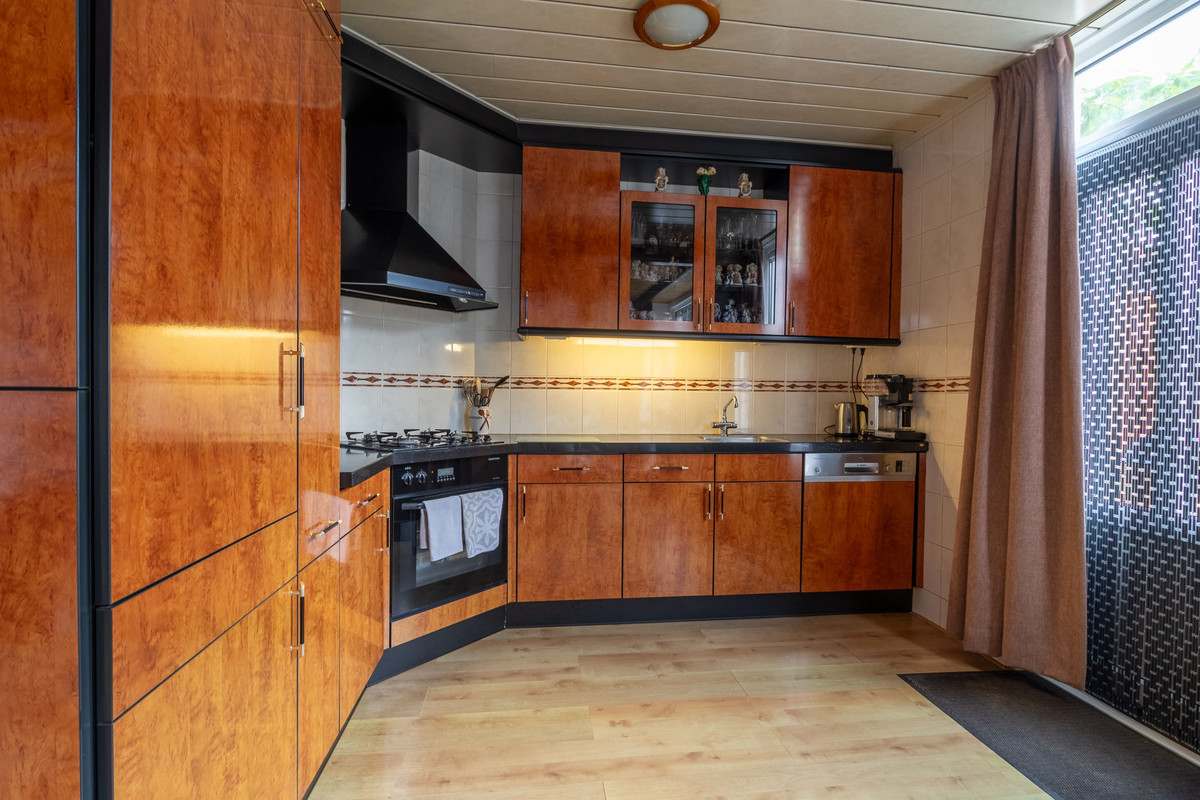 Tussenwoning te koop: Beethovenlaan 14, Bunschoten-Spakenburg