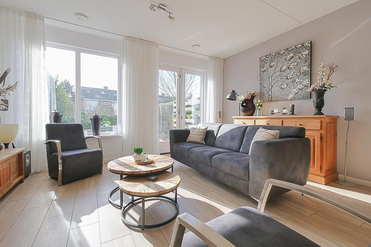 Tussenwoning te huur: Duinhof 10, Den Helder