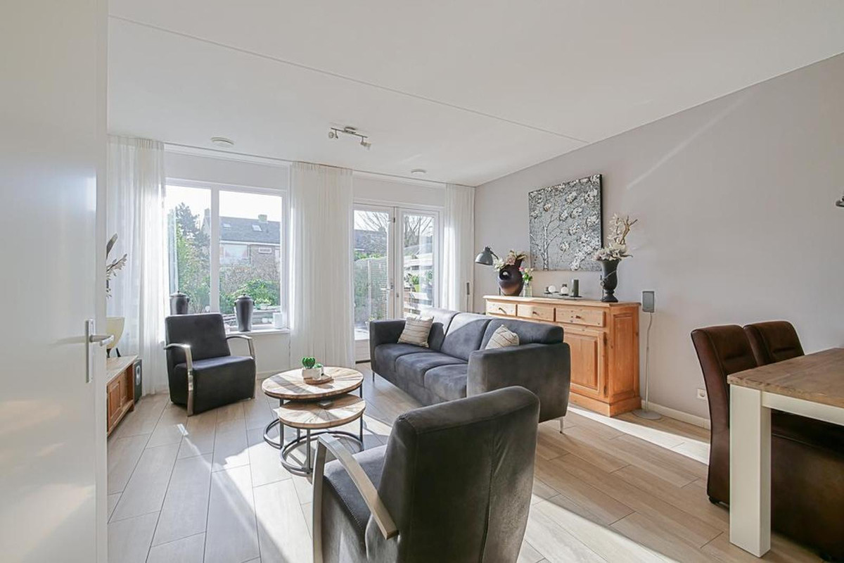 Tussenwoning te huur: Duinhof 10, Den Helder