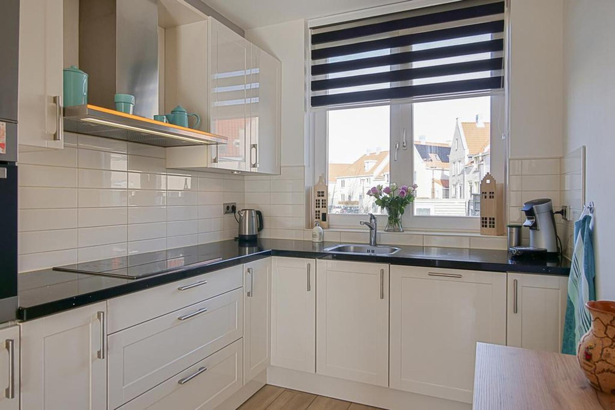 Tussenwoning te huur: Duinhof 10, Den Helder