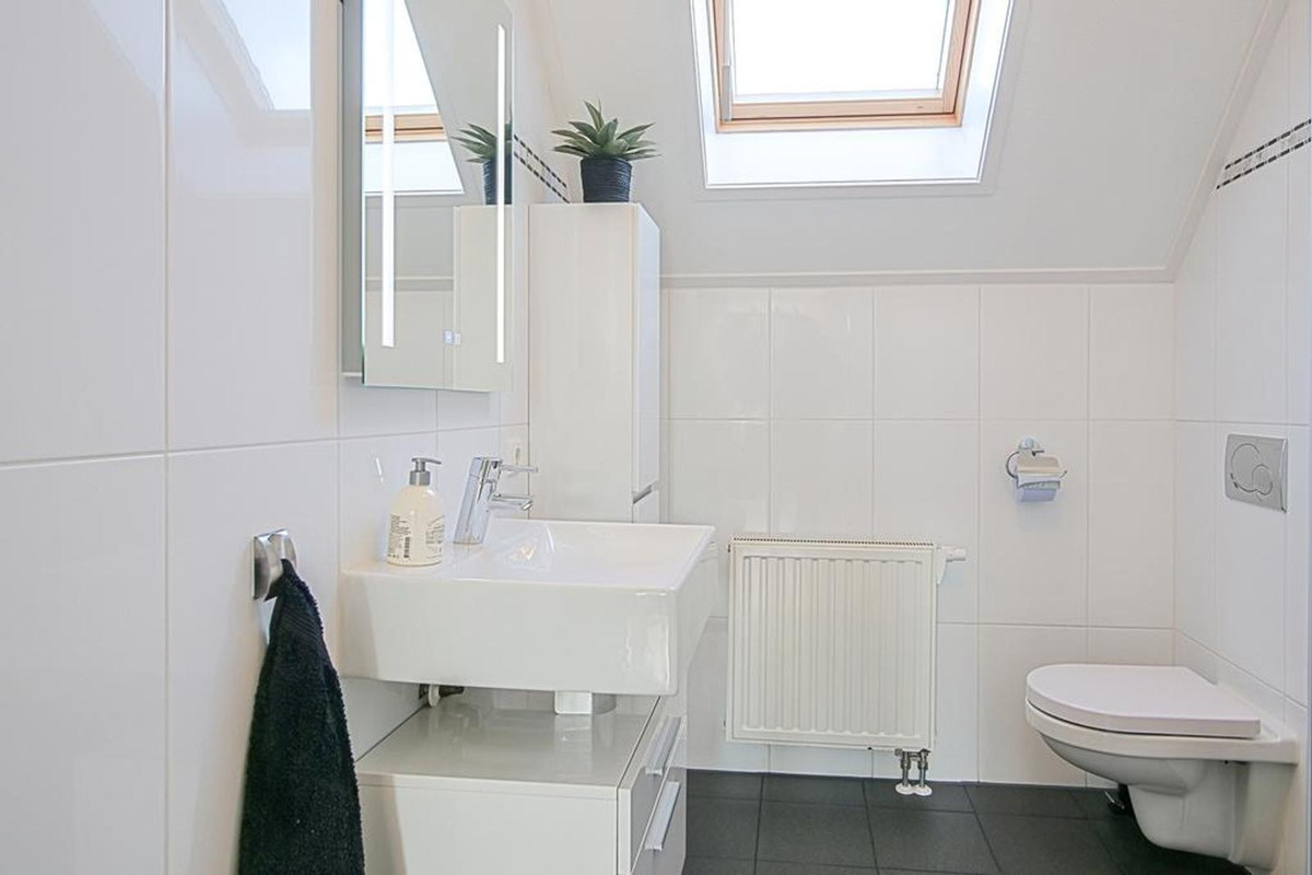 Tussenwoning te huur: Duinhof 10, Den Helder
