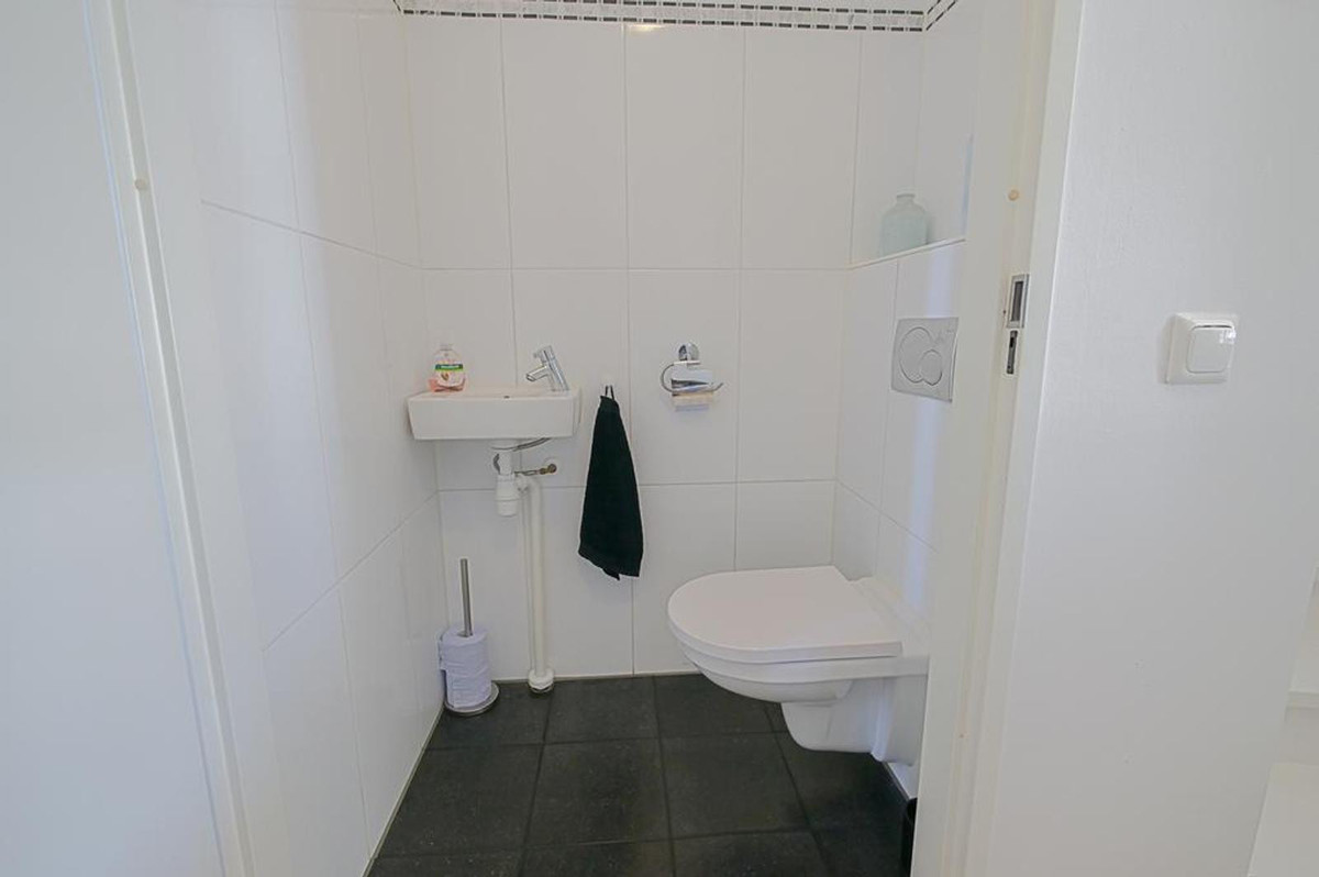 Tussenwoning te huur: Duinhof 10, Den Helder