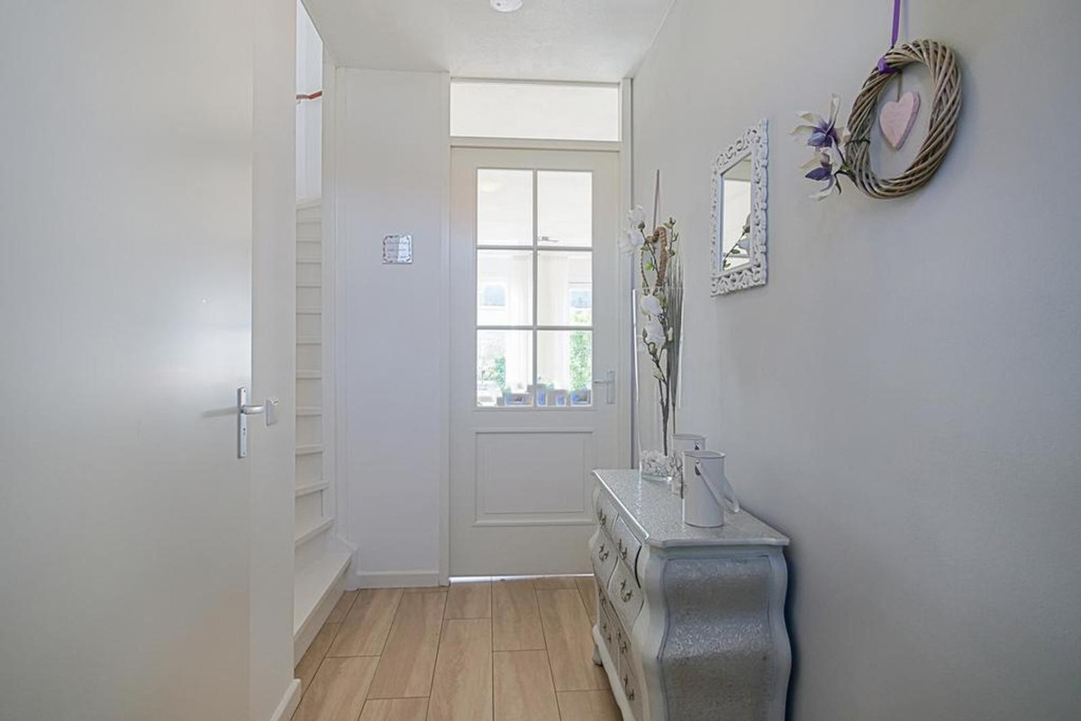 Tussenwoning te huur: Duinhof 10, Den Helder
