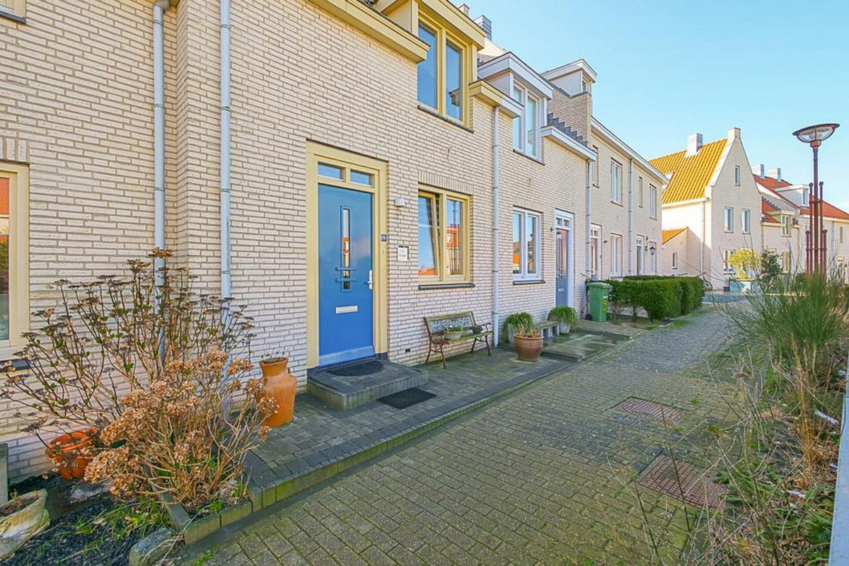 Tussenwoning te huur: Duinhof 10, Den Helder