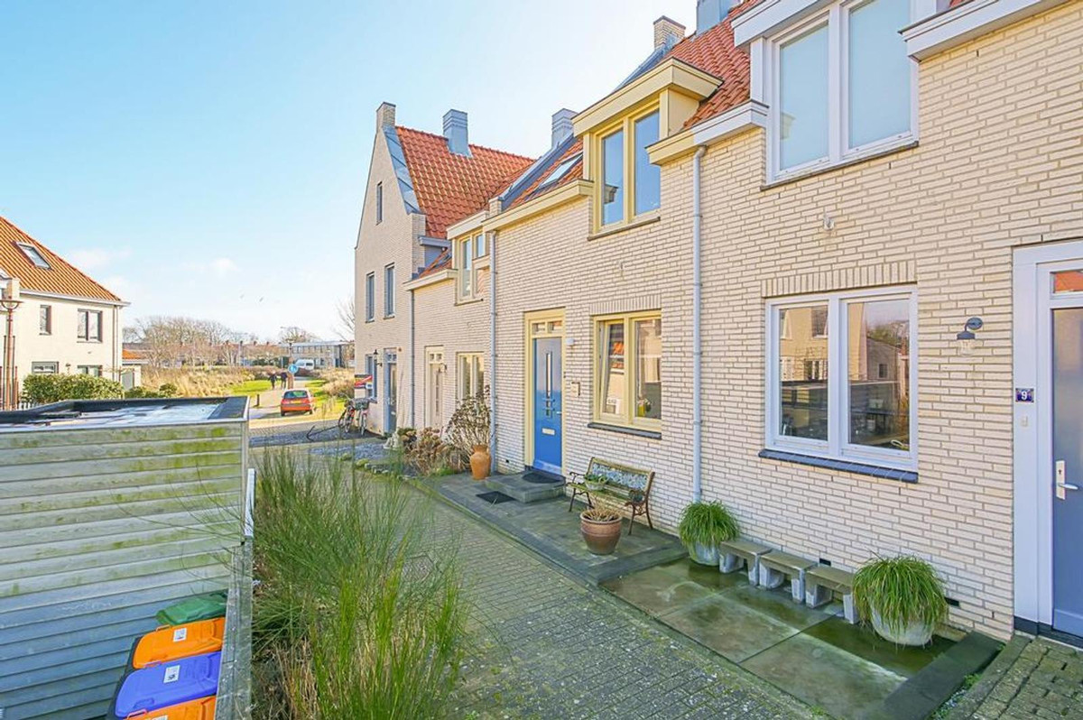Tussenwoning te huur: Duinhof 10, Den Helder