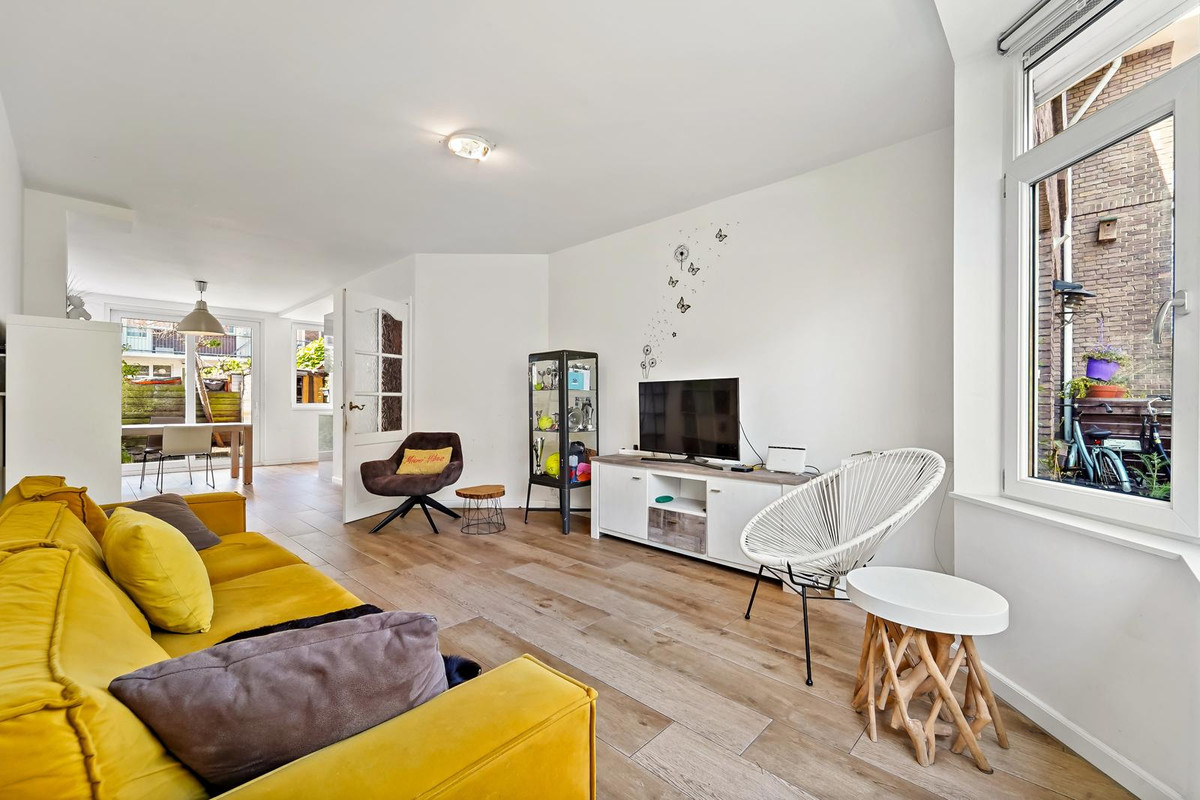 Tussenwoning te koop: Loenensestraat 102, 'S-Gravenhage